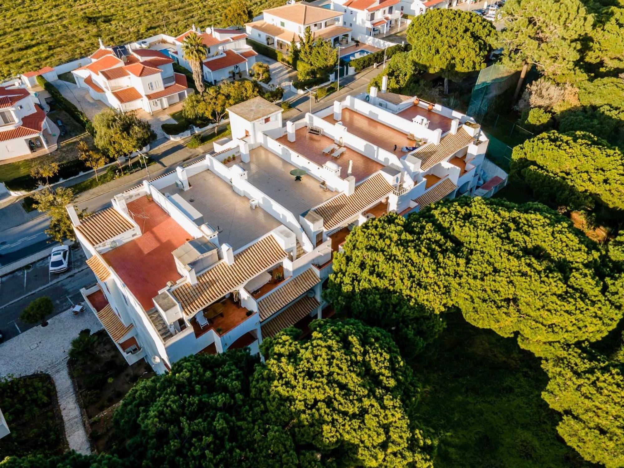Casa Falesia T2 - Garden View - 5 Min From The Beach - Wifi Ольюш-ди-Агуа  Экстерьер фото